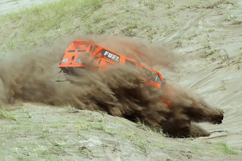 Illustration for article titled The Dakar Race Looks Pretty Much Like A Post-Apocalyptic Hellscape